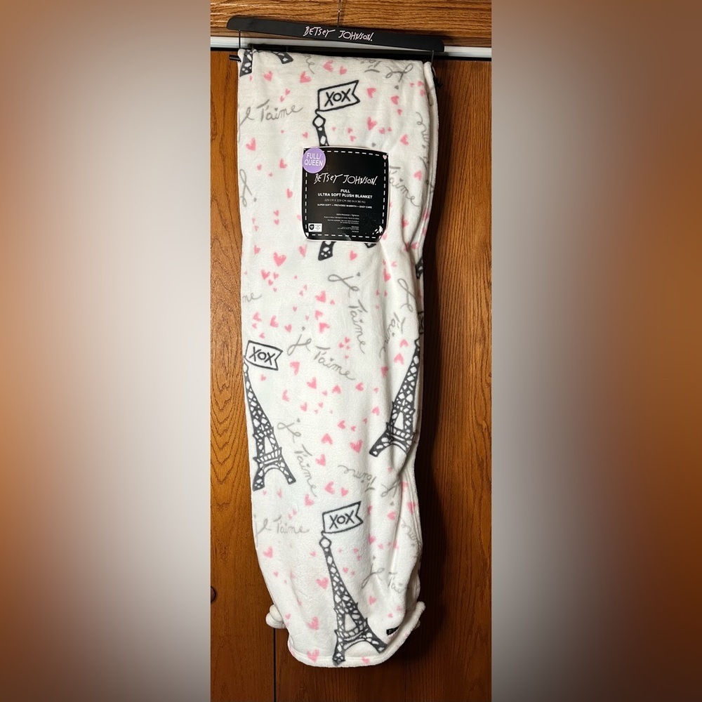 BETSEY JOHNSON Paris Ultra Soft Plush Blanket Full Queen Size Polyester